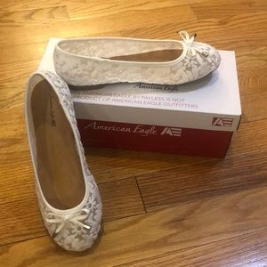Little Girls White embroidered flower ballet flats